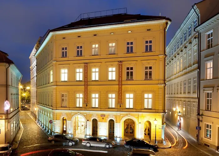 Charles Bridge Palace Praag